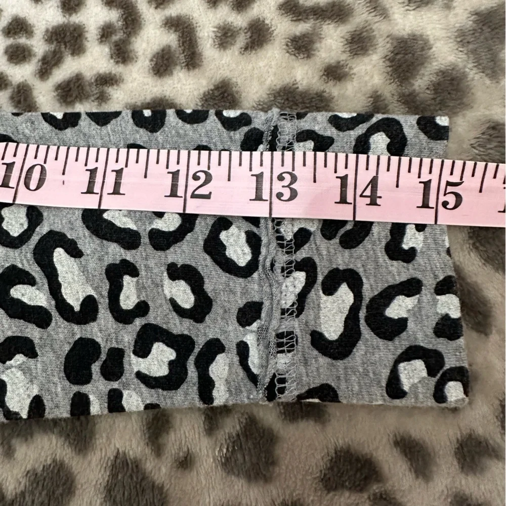 2010 Old Navy Animal Leopard Print Cardigan in Gray Size 5T Girls